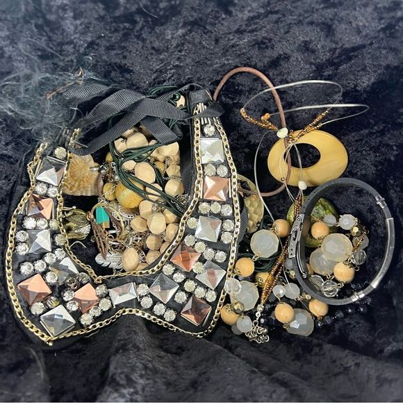 5 pounds of craft jewelry bundle vintage to current for repurpose - Picture 5 of 15